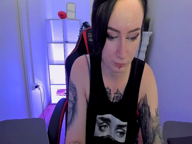 Live sex webcam photo for HelenCarter #256341855