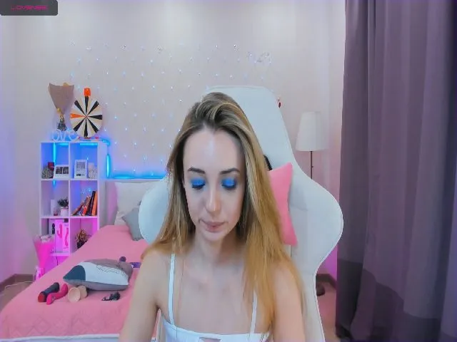 Live sex webcam photo for Karlee_Grey_ #257996587