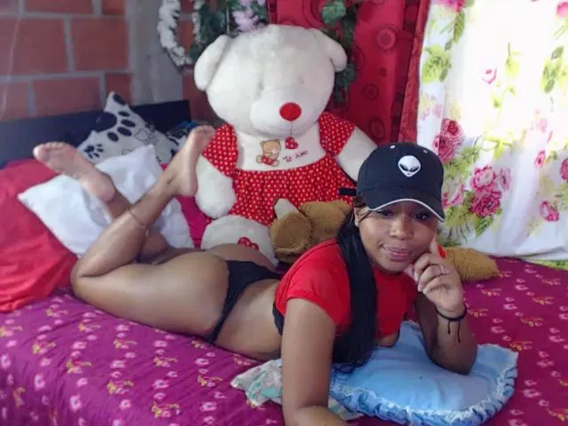 Live sex webcam photo for Hot_nia69 #253516375