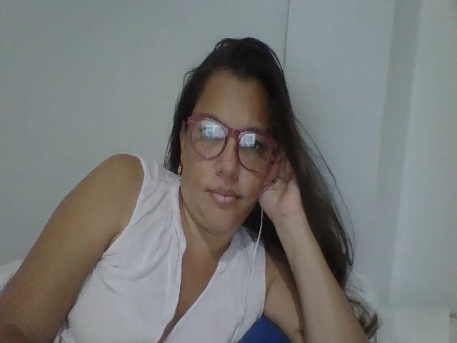 Live sex webcam photo for SweetLola01 #254432438