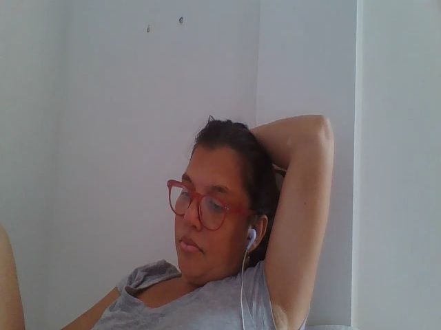 Live sex webcam photo for SweetLola01 #258830458