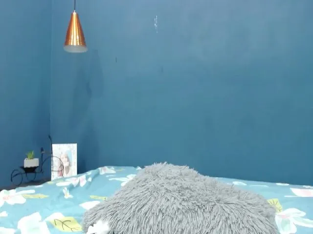 Live sex webcam photo for Estefany_24 #255978900