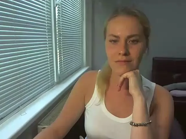 Live sex webcam photo for AnnnaLia #256946706