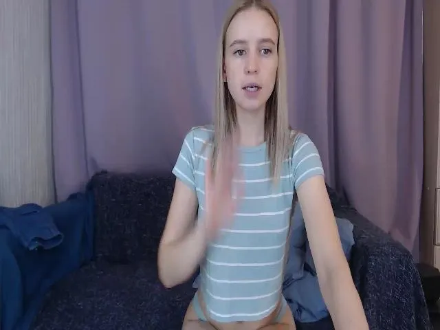 Live sex webcam photo for HotSwJenna #265317942