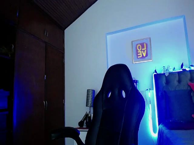 Live sex webcam photo for Cristal_19 #257486095