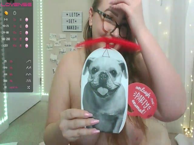 Live sex webcam photo for Hazelshigh #252371830