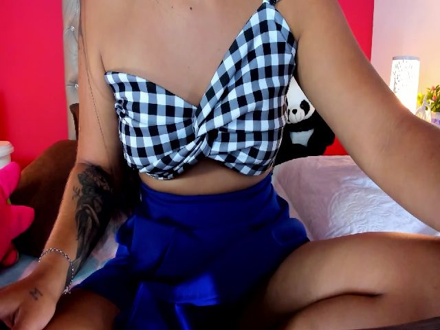 Live sex webcam photo for KateMoore3 #257253222