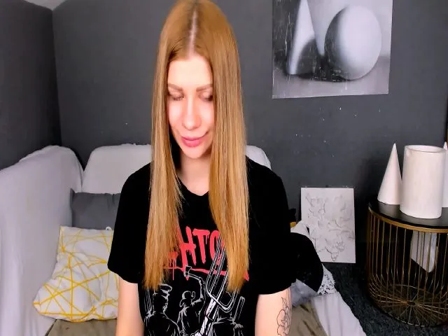 Live sex webcam photo for JuicyHelenX #258893639