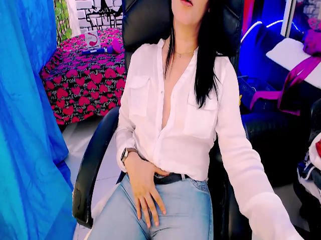 Live sex webcam photo for Sashabreck #287859901