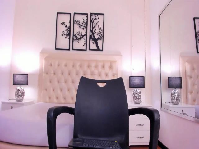 Live sex webcam photo for Mackenzie__20 #265032244