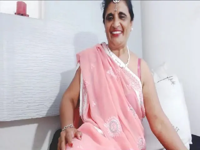 Live sex webcam photo for Indianmilf58 #255609779