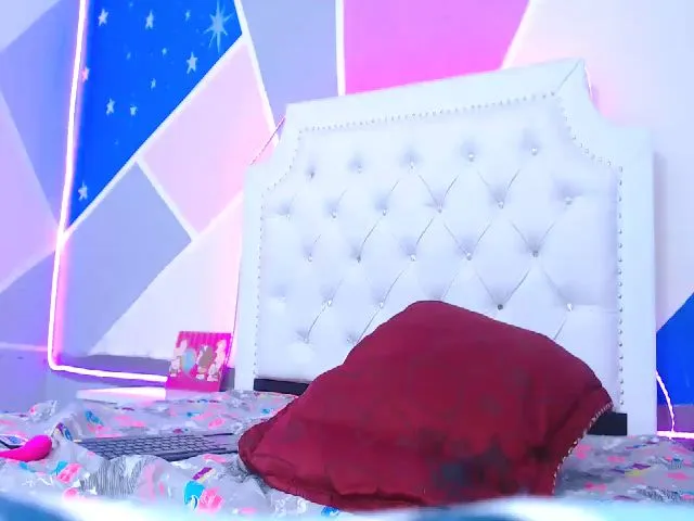 Live sex webcam photo for CrystalJoness #261626755