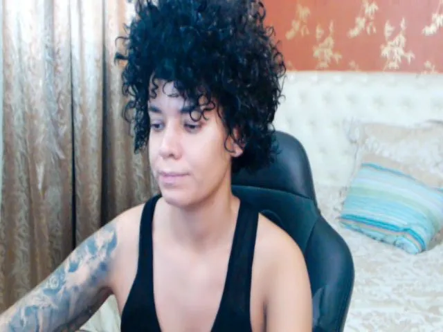 Live sex webcam photo for LaraAnne_ #259426873