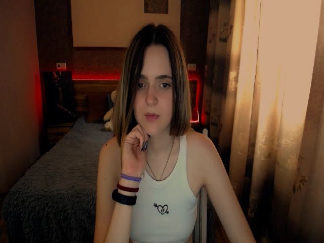 Live sex webcam photo for Ella_Hudson #253036329