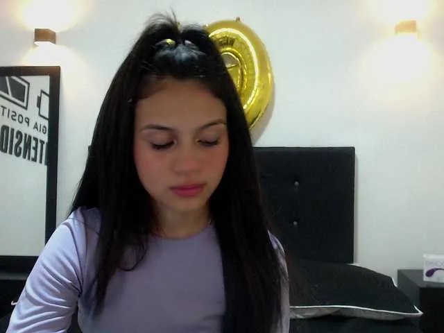 Live sex webcam photo for BrendaFoxi #241080750