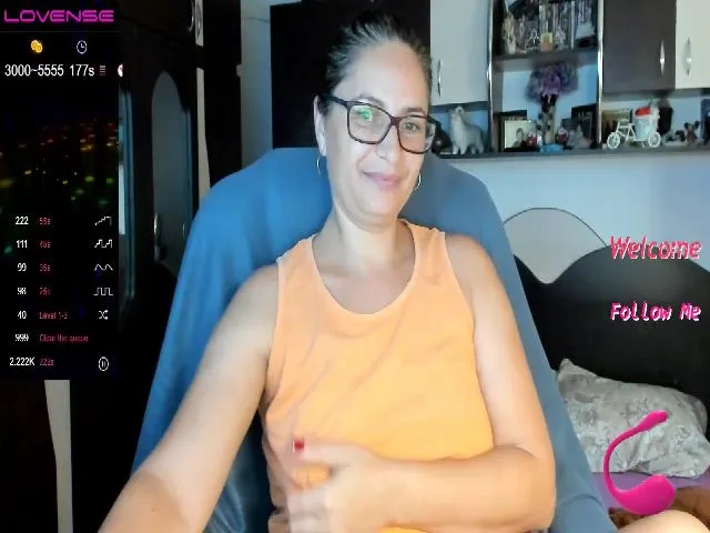 Live sex webcam photo for SquirtyAly69 #263573570