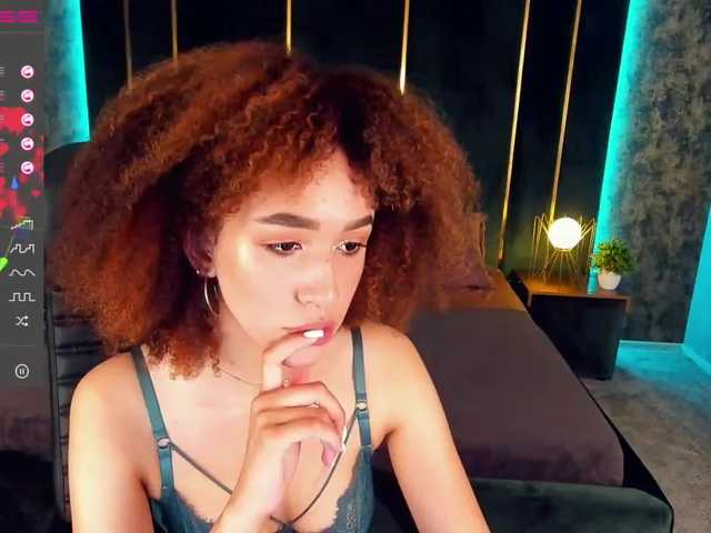 Live sex webcam photo for RaffaelaC #252742506