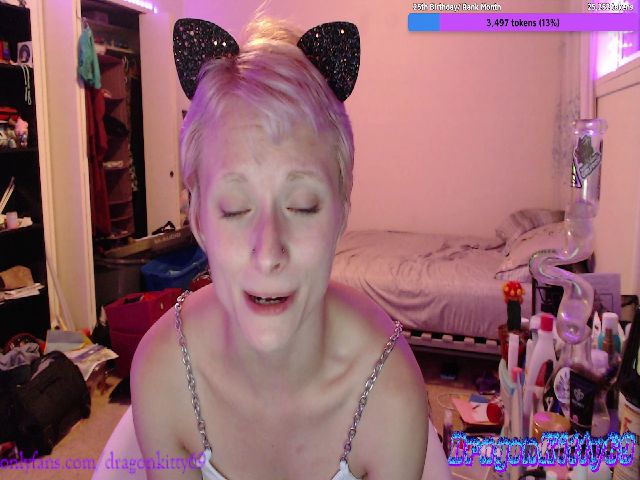 Live sex webcam photo for DragonKitty69 #254738709