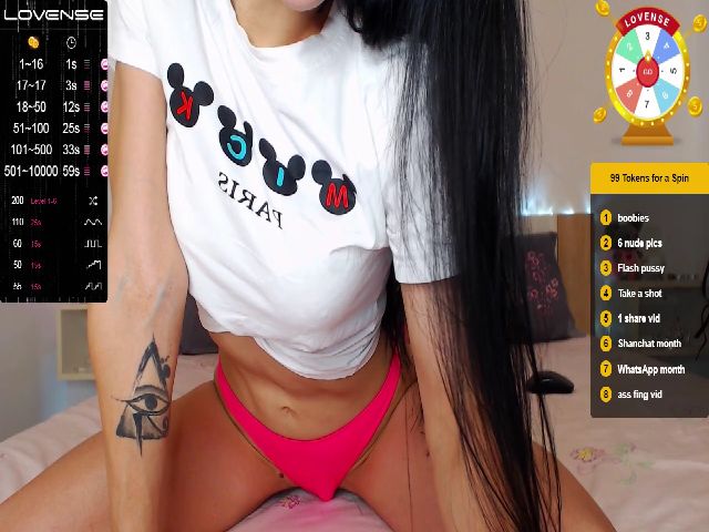Live sex webcam photo for YourPeachy #261855309