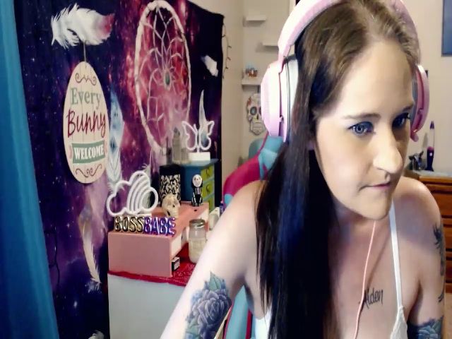 Live sex webcam photo for Lolabunny9 #253965036