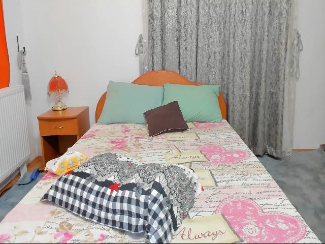 Live sex webcam photo for Emma_squirt4u #261754748