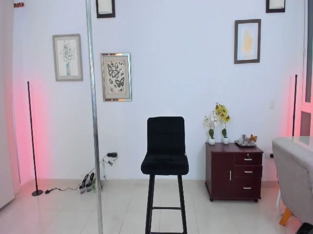 Live sex webcam photo for StephsFantasy #255277187