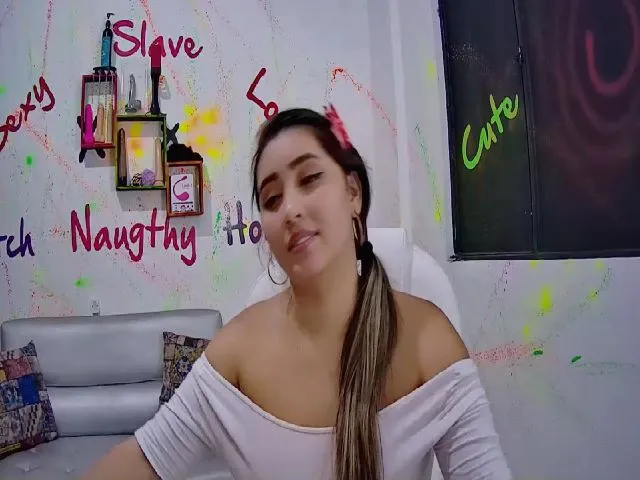 Live sex webcam photo for karla_sluttyx #261834754
