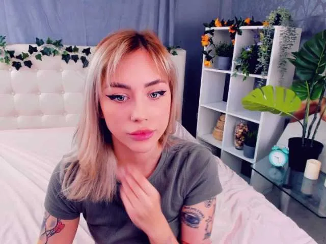 Live sex webcam photo for KaprinaGirrs #251374556