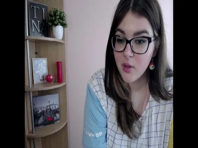 Live sex webcam photo for SweetyTinna #253054523
