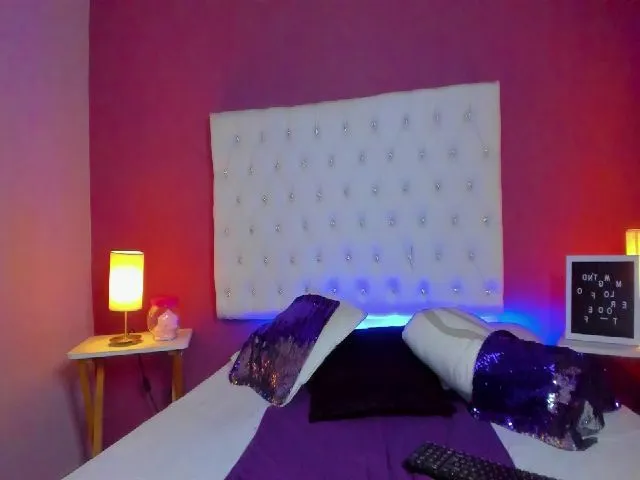 Live sex webcam photo for HaileyVans #254035740