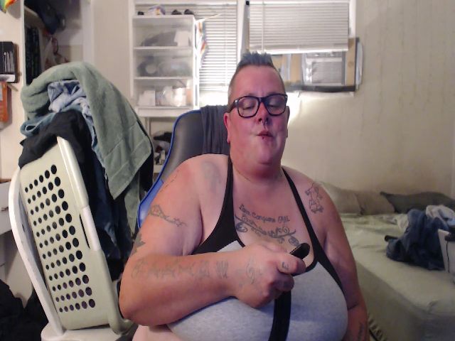 Live sex webcam photo for PunkChick420 #258513405