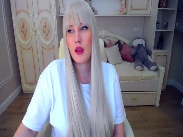 Live sex webcam photo for VeritableGirl #252702176