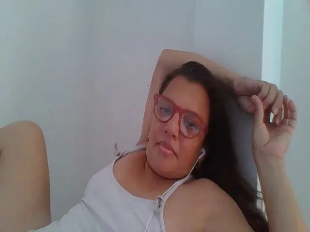 Live sex webcam photo for SweetLola01 #256027422