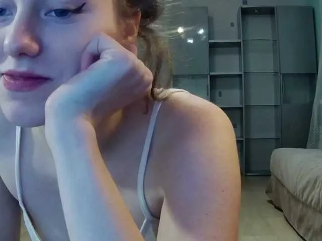Live sex webcam photo for CassySweetKit #241081342