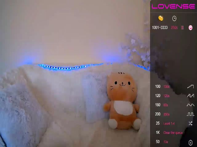 Live sex webcam photo for HarleyQuinnX_ #257653439