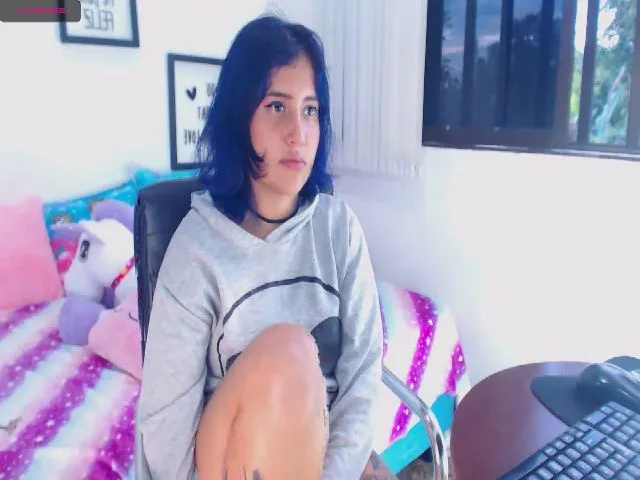 Live sex webcam photo for Emily_2016 #261319462