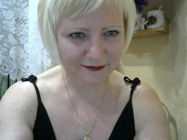 Live sex webcam photo for HelenLike #241190155