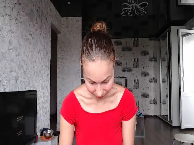 Live sex webcam photo for QueenSmile #257533902