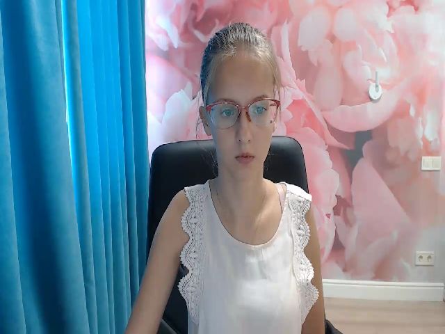 Live sex webcam photo for Alice_Adamsi #265383918