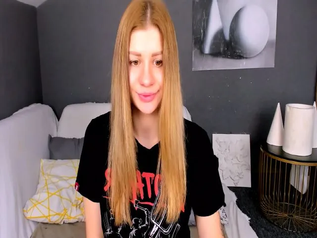 Live sex webcam photo for JuicyHelenX #258797175