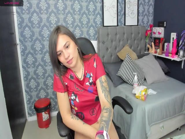 Live sex webcam photo for Linamacallan #261603100