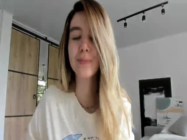 Live sex webcam photo for LauraVega #262748819