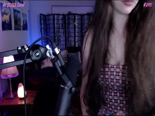 Live sex webcam photo for Sophelia #257986159