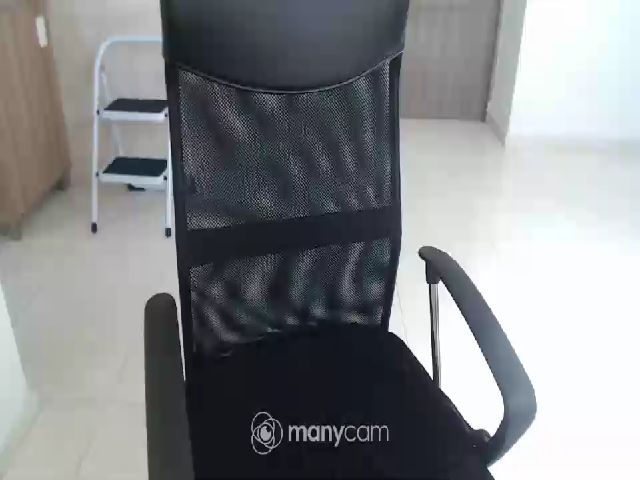 Live sex webcam photo for Lilleeychriis #252269477