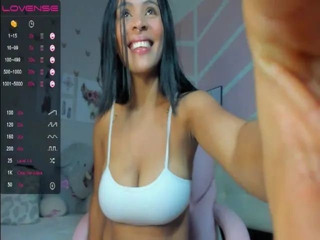 Live sex webcam photo for Ebony_69 #256634731