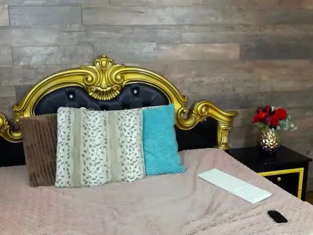 Live sex webcam photo for KendraTess #261239896