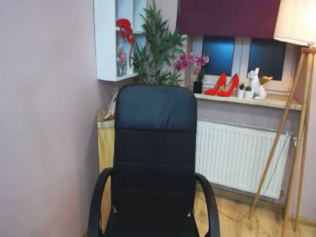 Live sex webcam photo for JULIE_FUN #264561258