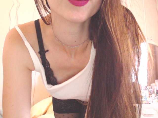 Live sex webcam photo for SexyQueen333 #261187002