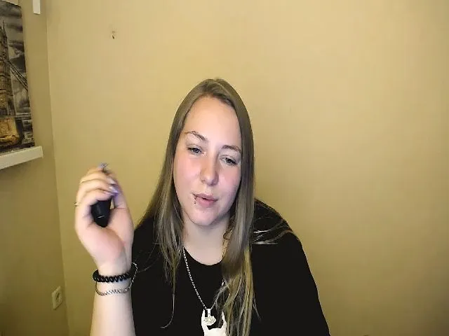 Live sex webcam photo for StellaJ_ #259938404