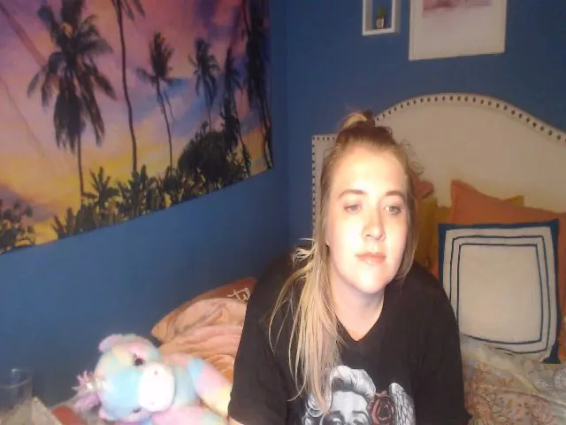 Live sex webcam photo for SnowWhiteXxxx #255208075